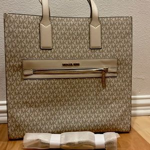 Michael Kors large TZ Charlotte top Zip vanilla tote logo handbag shoulder Purse